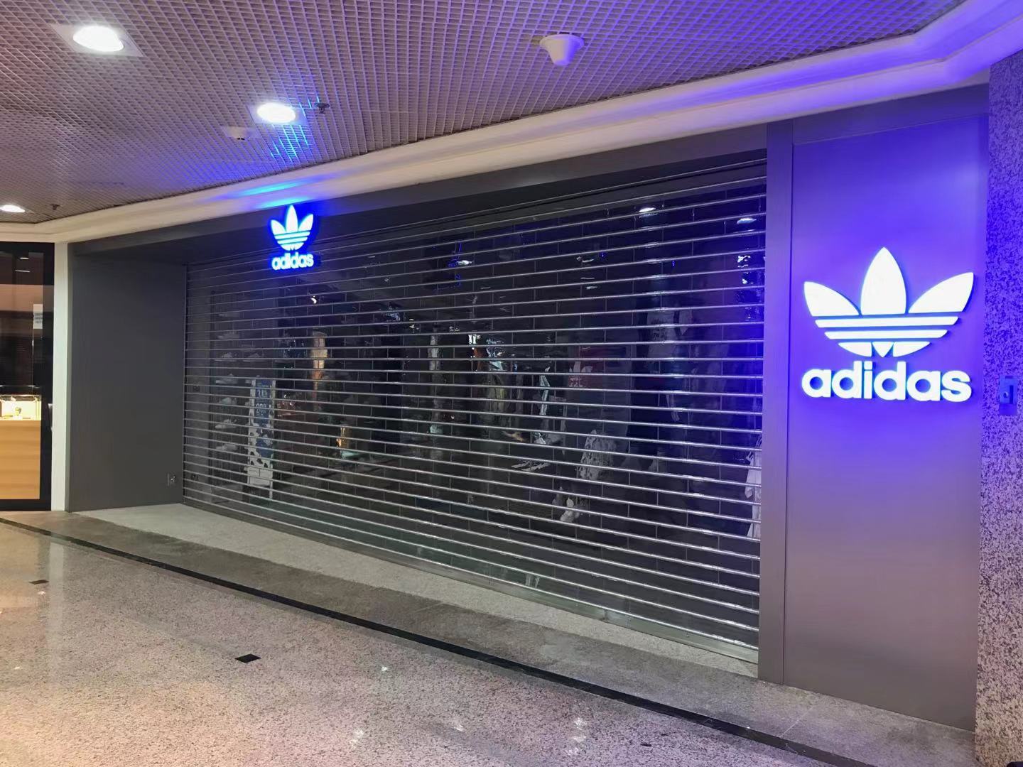 香港阿迪達(dá)斯門(mén)店
